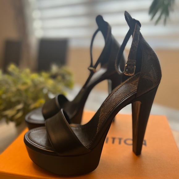 Louis Vuitton heels - Picture 2 of 8